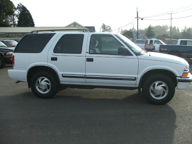 Chevrolet Blazer 2001 photo 2