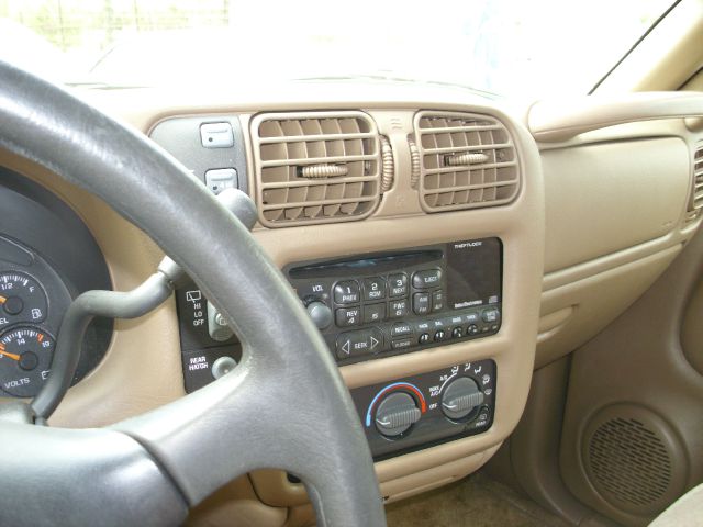 Chevrolet Blazer 2001 photo 2