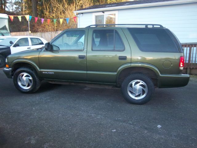 Chevrolet Blazer 2001 photo 2