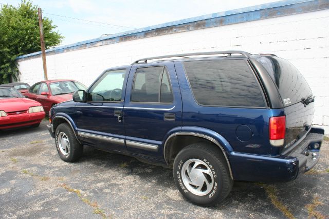 Chevrolet Blazer 2001 photo 3