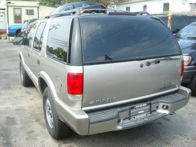 Chevrolet Blazer 2001 photo 2