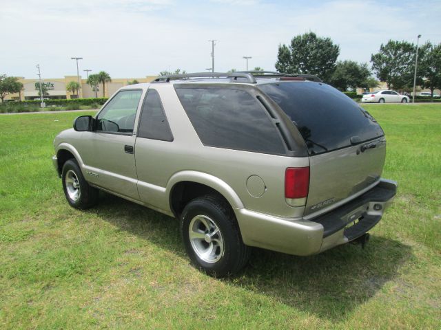 Chevrolet Blazer 2001 photo 2