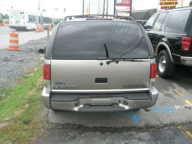 Chevrolet Blazer 2001 photo 2