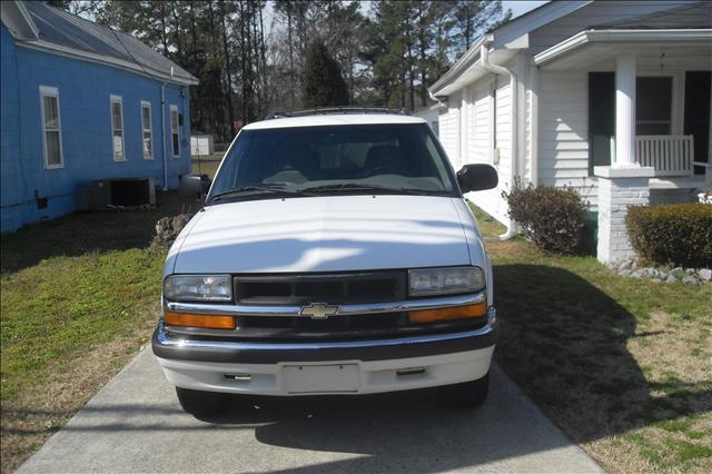 Chevrolet Blazer 2001 photo 2