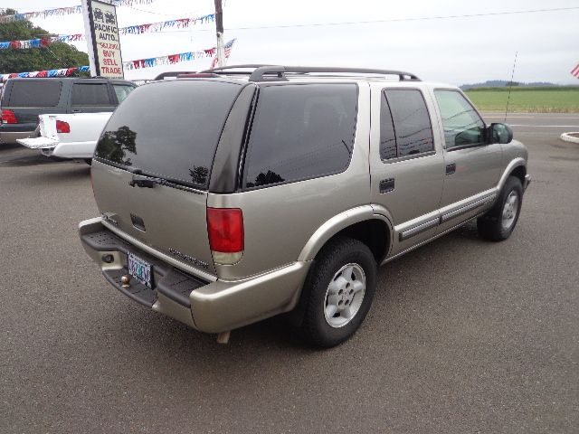 Chevrolet Blazer 2001 photo 3