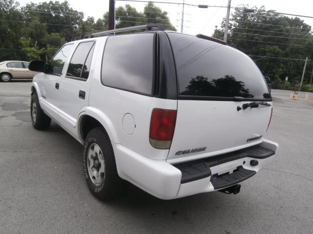 Chevrolet Blazer 2002 photo 2