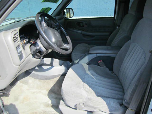 Chevrolet Blazer 2002 photo 2