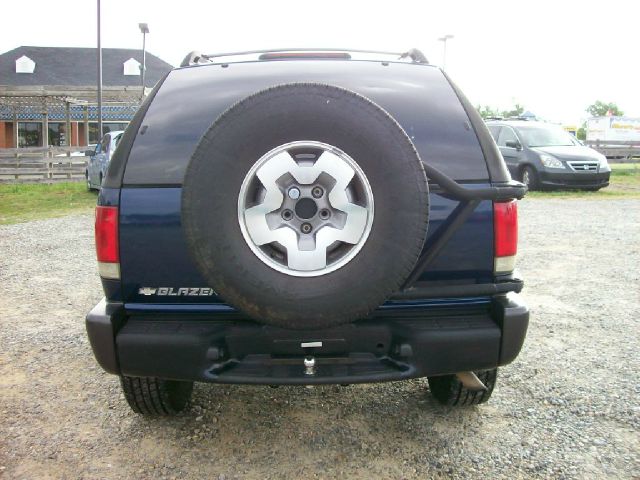 Chevrolet Blazer 2004 photo 2