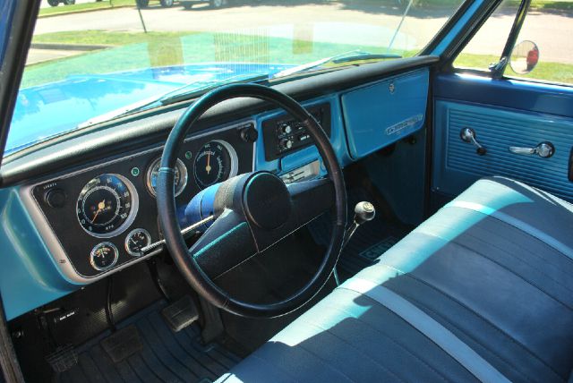 Chevrolet C10 1970 photo 2