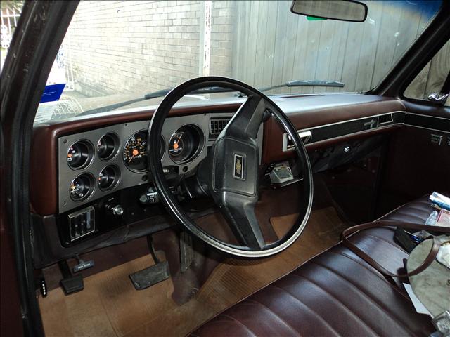 Chevrolet C1500 1985 photo 2