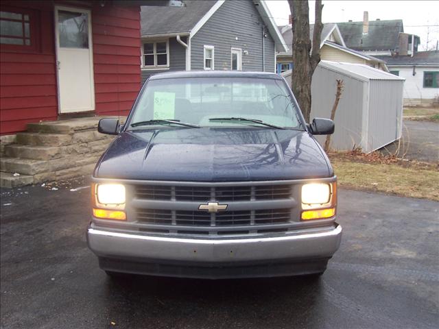 Chevrolet C1500 Base Pickup