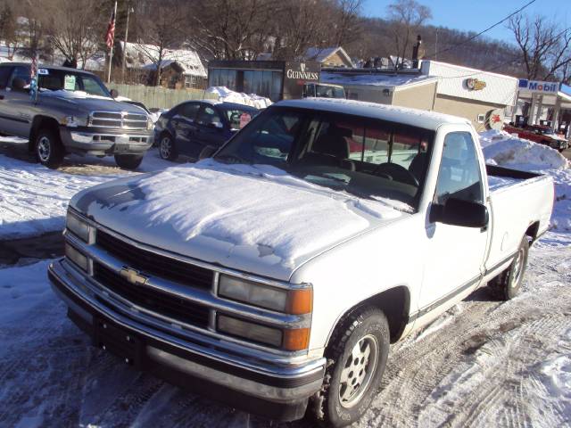 Chevrolet C1500 Base Pickup