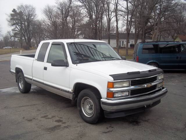 Chevrolet C1500 Base Pickup