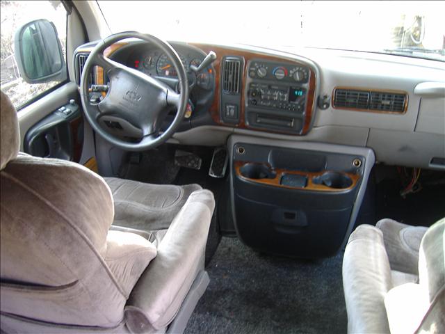 Chevrolet C1500 1997 photo 2