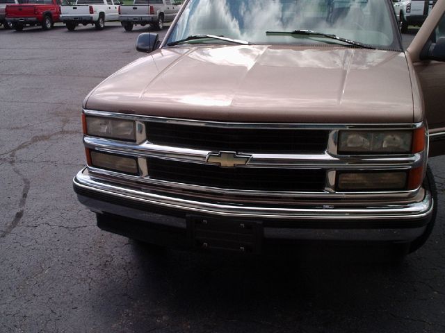 Chevrolet C1500 1997 photo 2