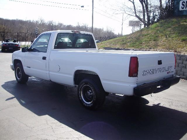 Chevrolet C1500 1998 photo 2