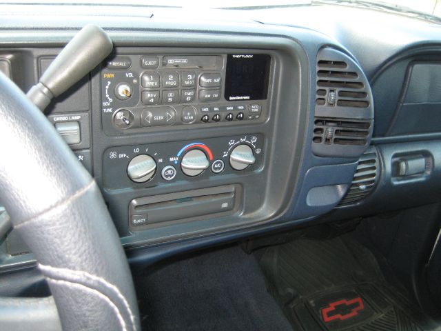 Chevrolet C1500 1998 photo 2