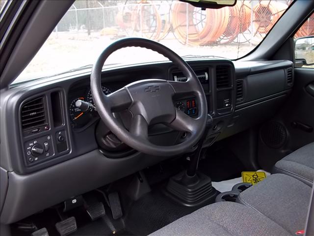 Chevrolet C1500 2004 photo 3