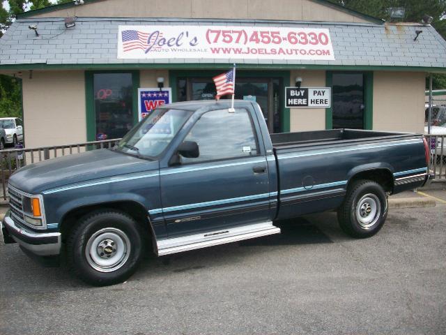 Chevrolet C2500 4WD 4dr Sport Pickup