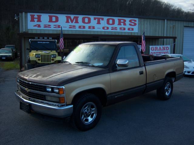 Chevrolet C2500 4WD 4dr Sport Pickup