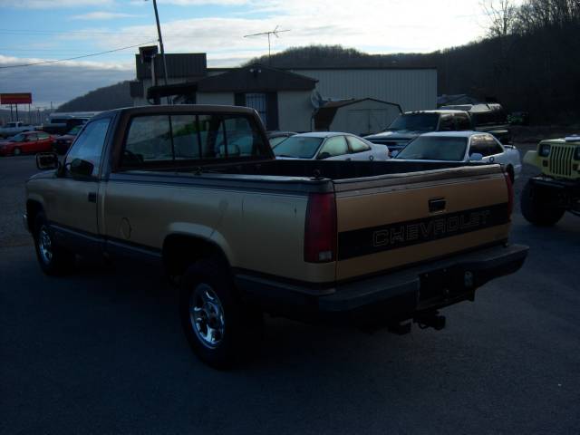 Chevrolet C2500 1988 photo 2