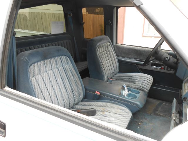 Chevrolet C2500 1990 photo 2