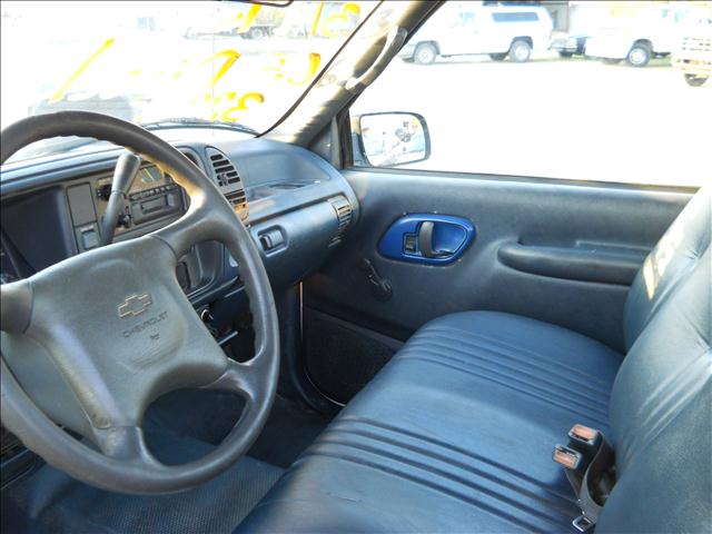 Chevrolet C2500 1995 photo 2