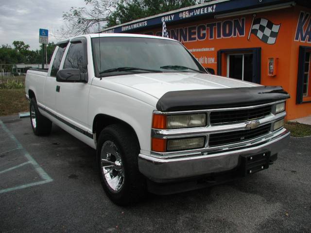 Chevrolet C2500 4WD 4dr Sport Pickup