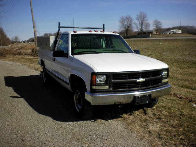 Chevrolet C2500 4WD 4dr Sport Pickup