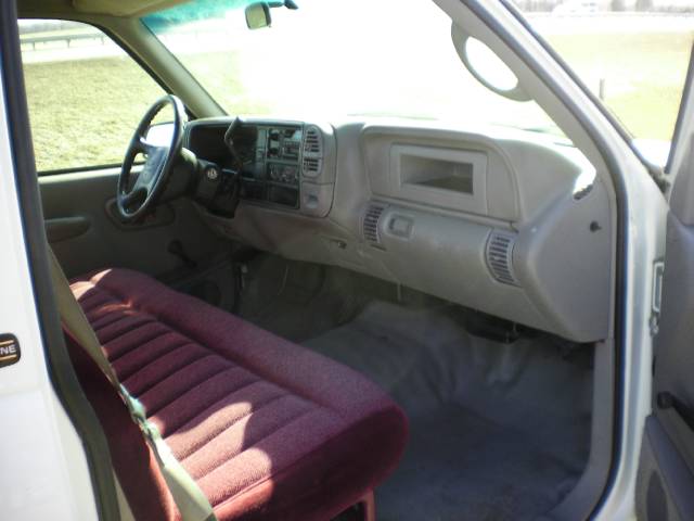 Chevrolet C2500 1998 photo 2