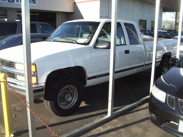 Chevrolet C2500 Base Pickup