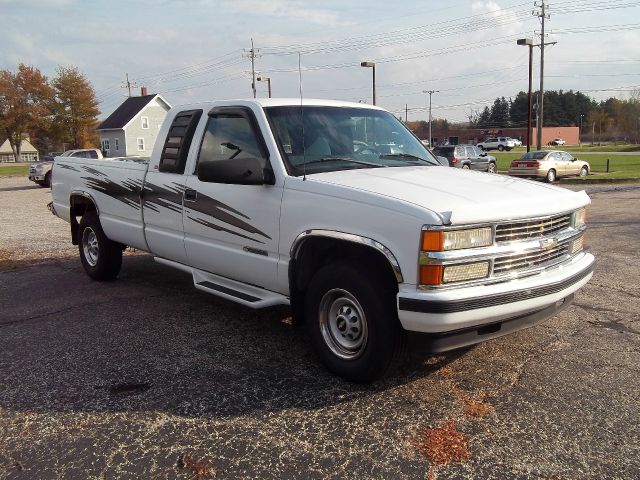 Chevrolet C2500 1998 photo 2