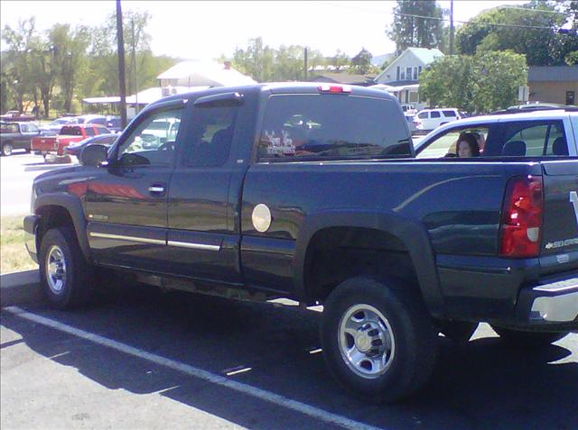 Chevrolet C2500 2003 photo 2