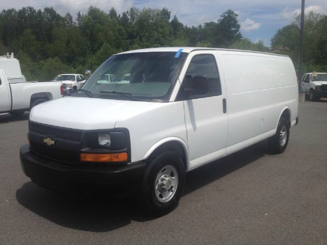 Chevrolet C2500 2010 photo 4