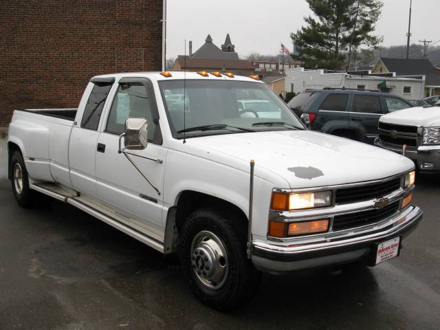 Chevrolet C3500 Base Pickup