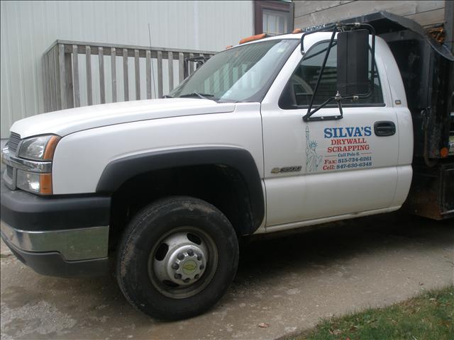 Chevrolet C3500 2004 photo 2