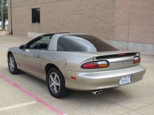 Chevrolet Camaro 2000 photo 2