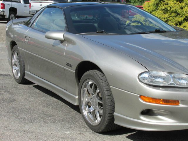 Chevrolet Camaro 2001 photo 2