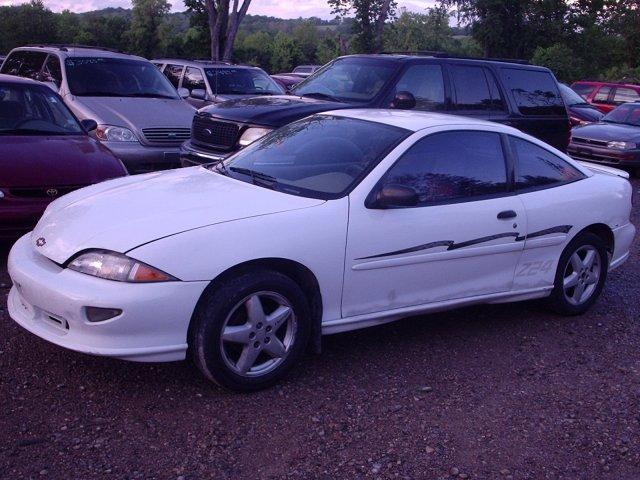 Chevrolet Cavalier 2010 Nissan 2. Coupe