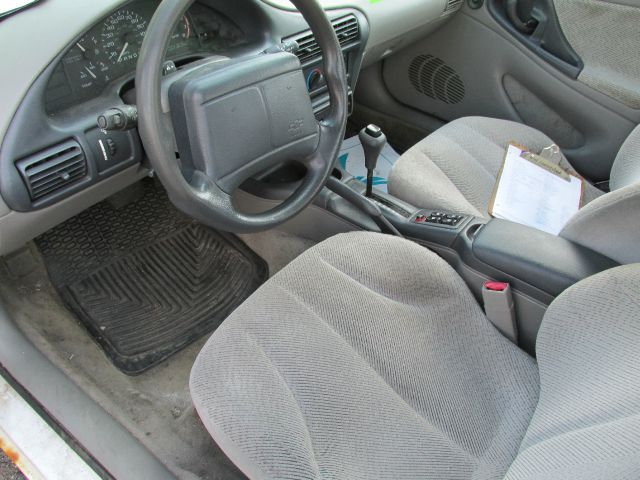 Chevrolet Cavalier 1999 photo 2