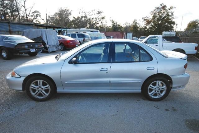 Chevrolet Cavalier 2002 photo 3