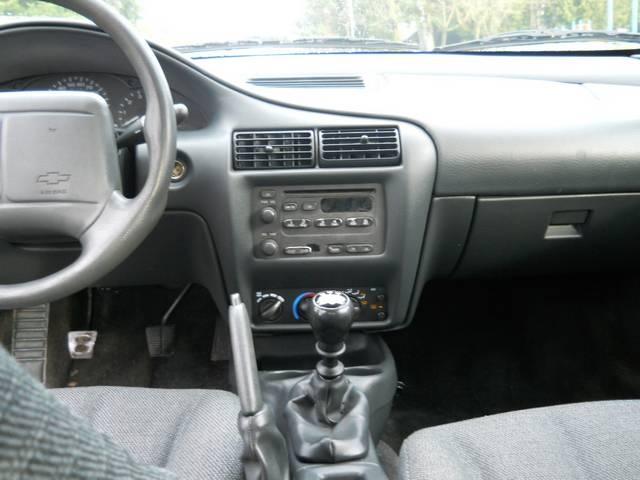 Chevrolet Cavalier 2002 photo 3