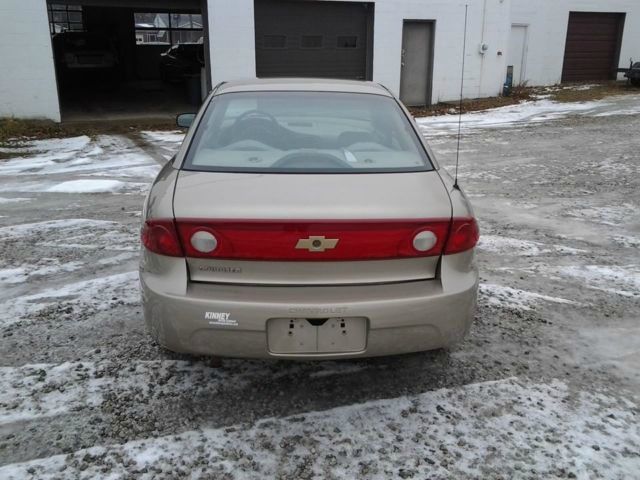 Chevrolet Cavalier 2004 photo 3