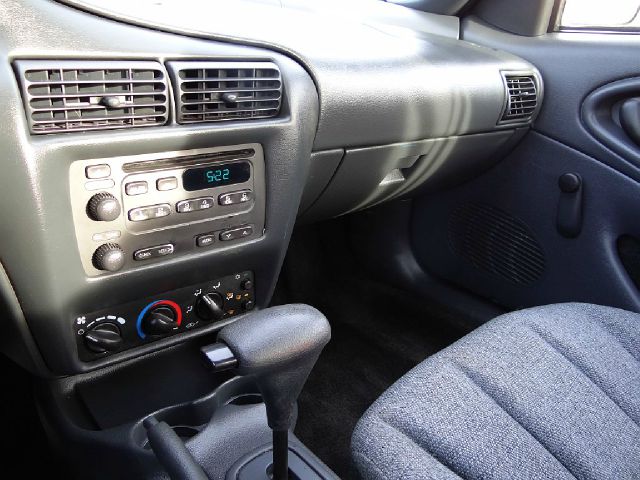 Chevrolet Cavalier 2004 photo 4