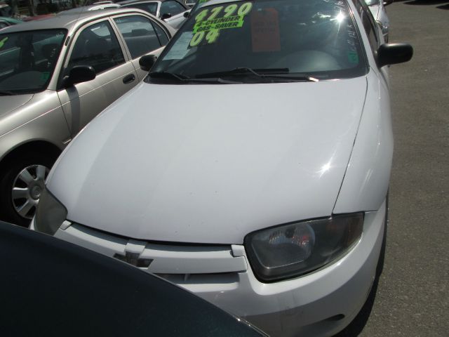 Chevrolet Cavalier 2004 photo 2