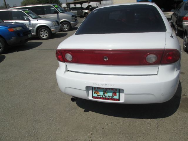 Chevrolet Cavalier 2004 photo 3