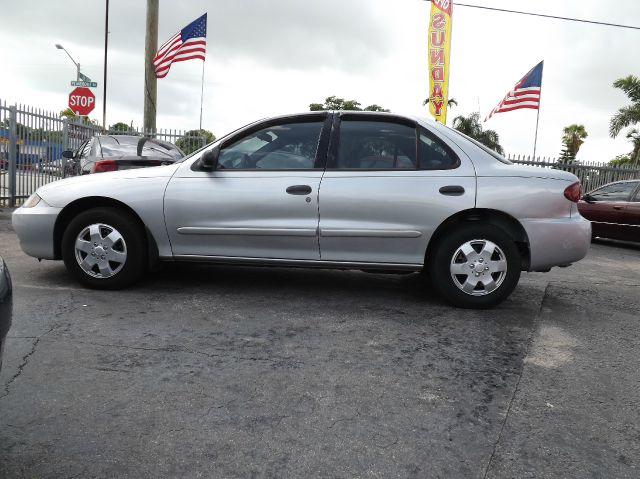 Chevrolet Cavalier 2004 photo 3