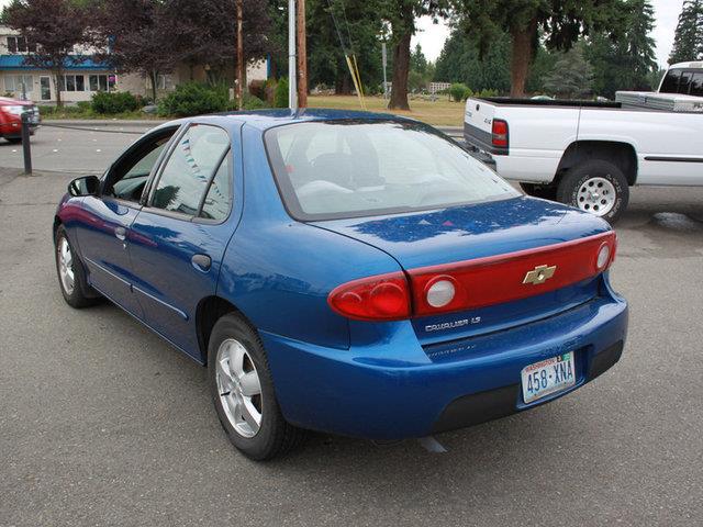 Chevrolet Cavalier 2004 photo 2