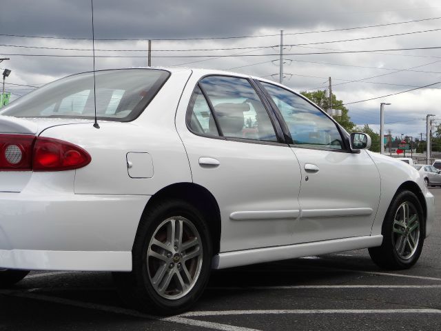 Chevrolet Cavalier 2004 photo 4