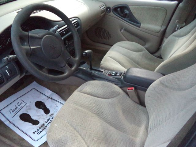 Chevrolet Cavalier 2004 photo 3